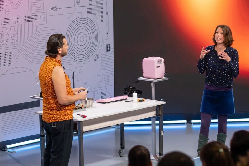 Martin Puntigam, Dr. Ruth Grützbauch (Astronomin). – Bild: ORF/​Regine Schöttl