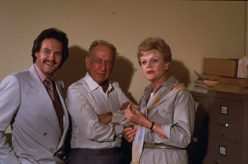 L-R: Howard Griffin (Jeff Conaway), Preston Giles (Arthur Hill), Jessica Fletcher (Angela Lansbury) – Bild: AXN Crime