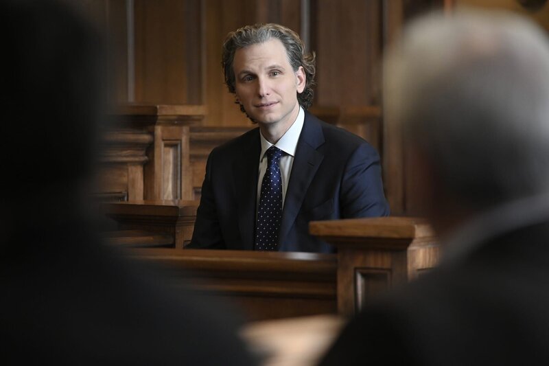 Eric Crawford (Sebastian Arcelus) – Bild: 2019 CBS Broadcasting, Inc. All Rights Reserved /​ David M. Russell Lizenzbild frei