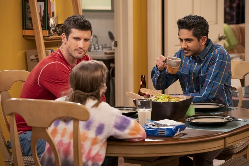 (v.l.n.r.) Riley (Parker Young); Hazel (Farrah Mackenzie); Al (Adhir Kalyan) – Bild: CBS Broadcasting, Inc. /​ Erik Voake