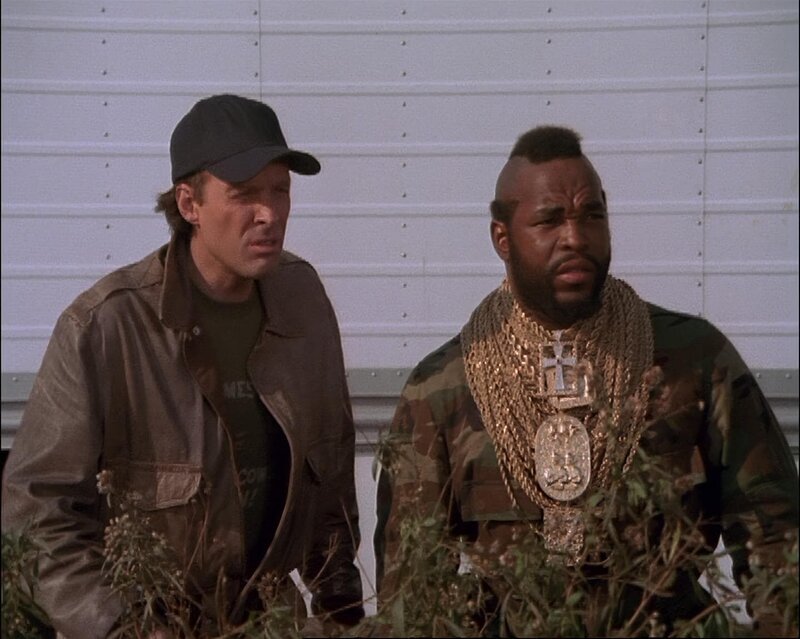 Bosco, B.A. Baracus (Laurence Tureaud) und Murdock (Dwight Schultz) beobachten das rollende Casino. – Bild: Š RTL II Bosco, B.A. Baracus (Laurence Tureaud) und Murdock (Dwight Schultz) beobachten das rollende Casino. – Bild: Š RTL II