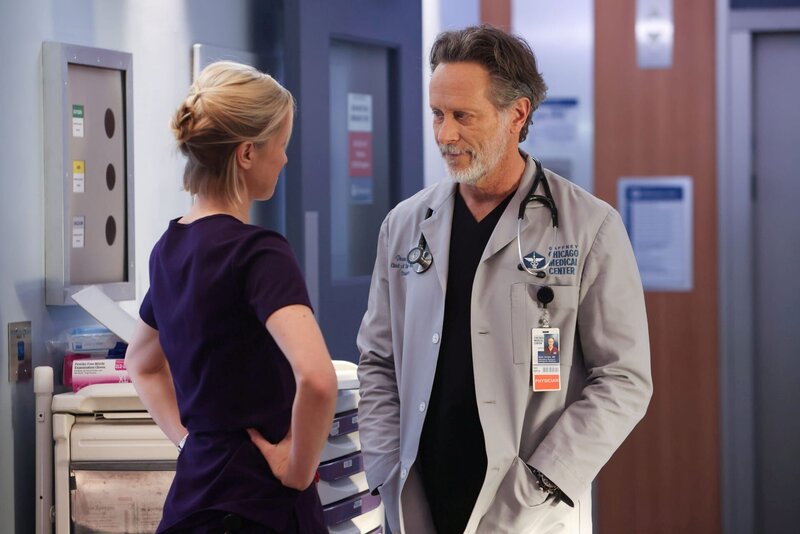 Dr. Hannah Asher(Jessy Schram, l), Dr. Dean Archer(Steven Webber, r) – Bild: George Burns Jr/​NBC /​ Episodic