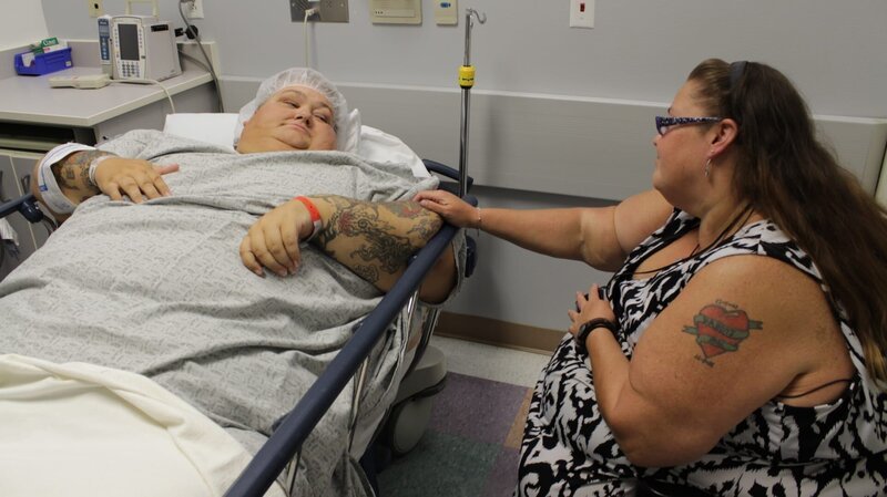 Lee getting ready to in for a procedure, Rena by his side. – Bild: TLC /​ Discovery Communications