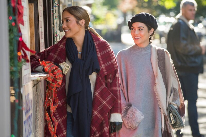 Jennifer Lopez and Vanessa Hudgens star in SECOND ACT. – Bild: Barry Wetcher / Courtesy of STXfilms / second act04908 / Motion Picture Artwork © 2017 STX Financing, LLC. All Rights Reserved. Jennifer Lopez and Vanessa Hudgens star in SECOND ACT. – Bild: Barry Wetcher / Courtesy of STXfilms / second act04908 / Motion Picture Artwork © 2017 STX Financing, LLC. All Rights Reserved.
