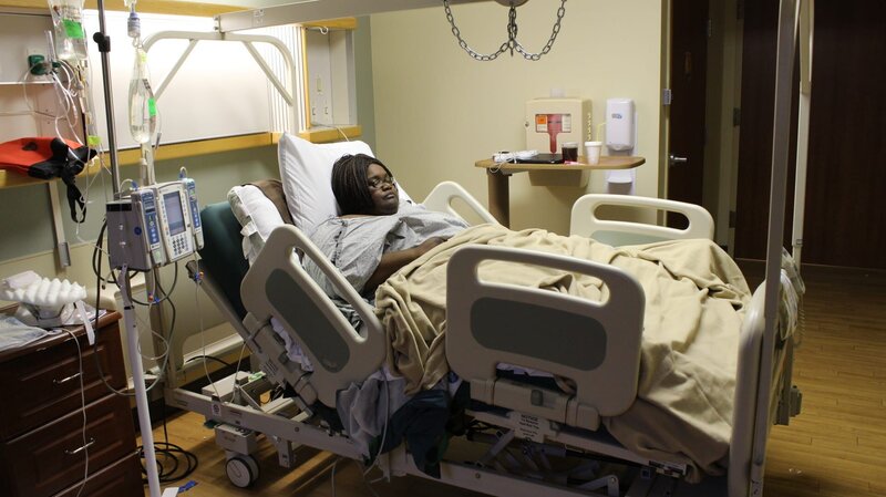 Liz recovering in the hospital. – Bild: TLC /​ Discovery Communications