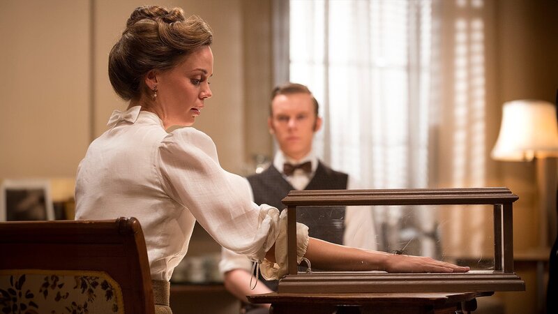 Sarah Bosen (Melissa Hood) und Harry Phelps (Alexander De Jordy) – Bild: AXN White