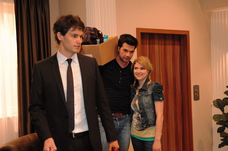 (v.l.n.r.) Moritz (Daniel Fünffrock); Konstantin (Moritz Tittel); Mandy (Lara Mandoki) – Bild: ARD /​ Ann Paur
