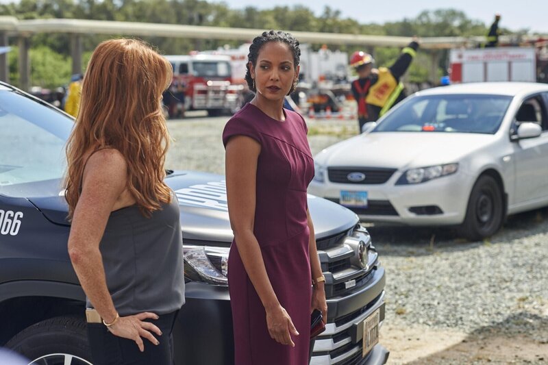 Cat Chambers (Poppy Montgomery, l.); Ana DuMont (Melissa Bonne, r.) – Bild: American Broadcasting Companies, Inc. /​ Kane Skennar