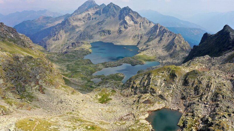 Der Wangenitzsee und der darüber gelegene Kreuzsee in der Schobergruppe. – Bild: ZDF und ORF/GS Film Der Wangenitzsee und der darüber gelegene Kreuzsee in der Schobergruppe. – Bild: ZDF und ORF/GS Film