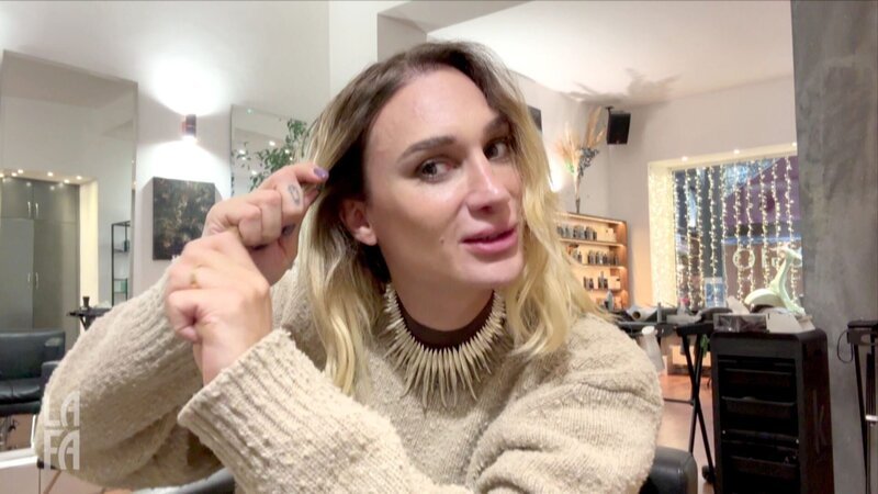 Candy hat die Nase voll von blöden Kommentaren und Vergleiche zu Bill Kaulitz. Eine neue Frisur muss her. Für Celina geht es ins Phantasialand. – Bild: RTLZWEI