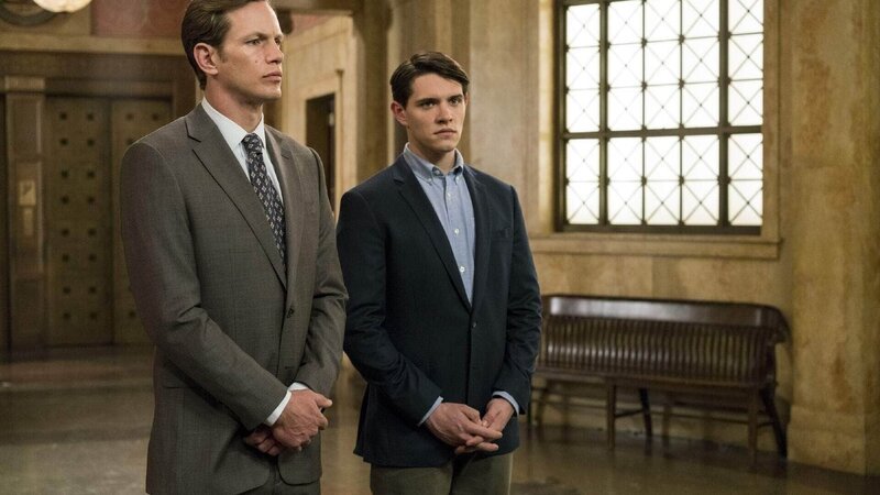 Reverend Gary Langham (Kip Pardue, l.), Lucas Hale (Casey Cott) – Bild: RTL /​ NBC Studios