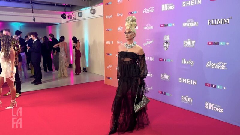 Heute wird sich rausgeputzt, denn es geht auf den roten Teppich der Reality Awards! Viele bekannte Reality-TV Gesichter, nackte Haut und Styling-Geheimnisse von Candy und ihrer „Zuckerstange“. Wird Yasin Reality Star des Jahres?! – Bild: RTLZWEI