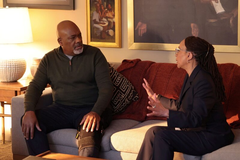 Bert Goodwin(Greg Alan Williams, l), Sharon Goodwin(S. Epatha Merkerson, r) – Bild: George Burns Jr/​NBC