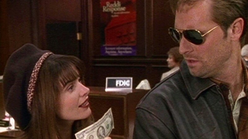 Monica (Roma Downey) versucht zu helfen – Bild: Bibel TV