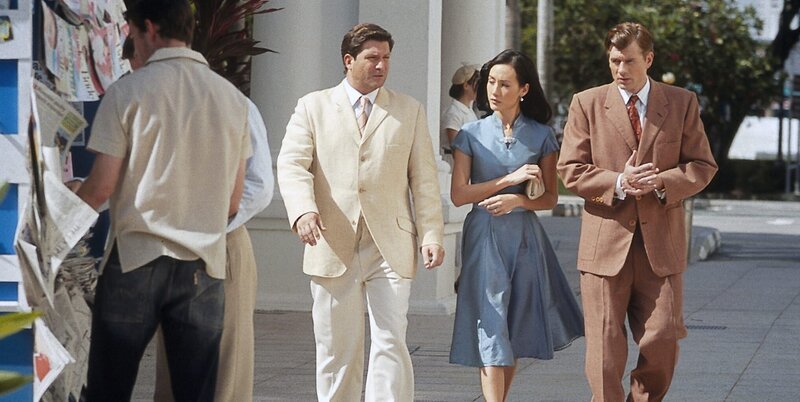 Alex, Harmony und Gideon besprechen die Vorgehensweise vor Gericht. – Bild: ZDF und Jim Orca