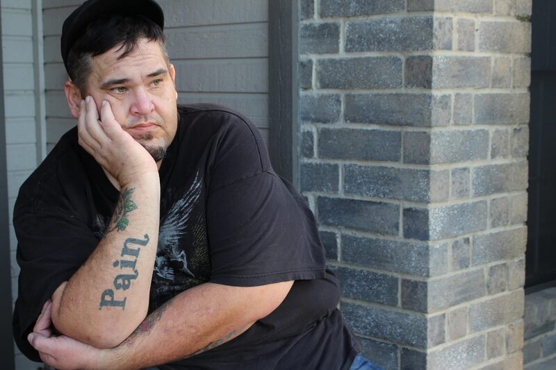 David sits on his front porch. – Bild: Discovery Communications