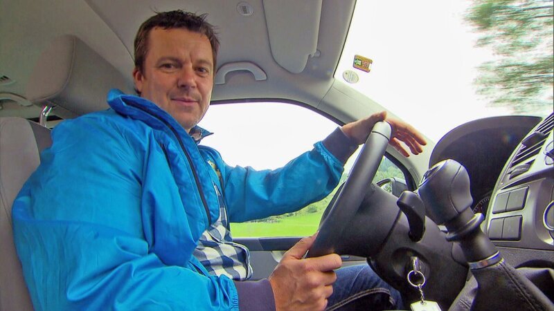 Nach einer Pechsträhne muss Rentnerin Carolina ihr einst gutgehendes Restaurant verkaufen.Trödelprofi Marco Heuberg will das Inventar mit größtmöglichem Gewinn verkaufen. Bild: Trödelprofi Marco Heuberg – Bild: RTL II