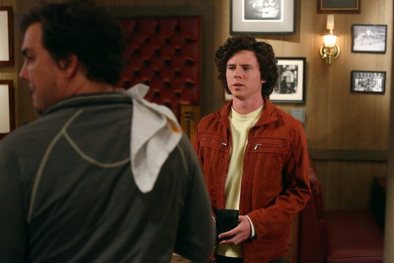 Axl (Charlie McDermott) – Bild: HBOH