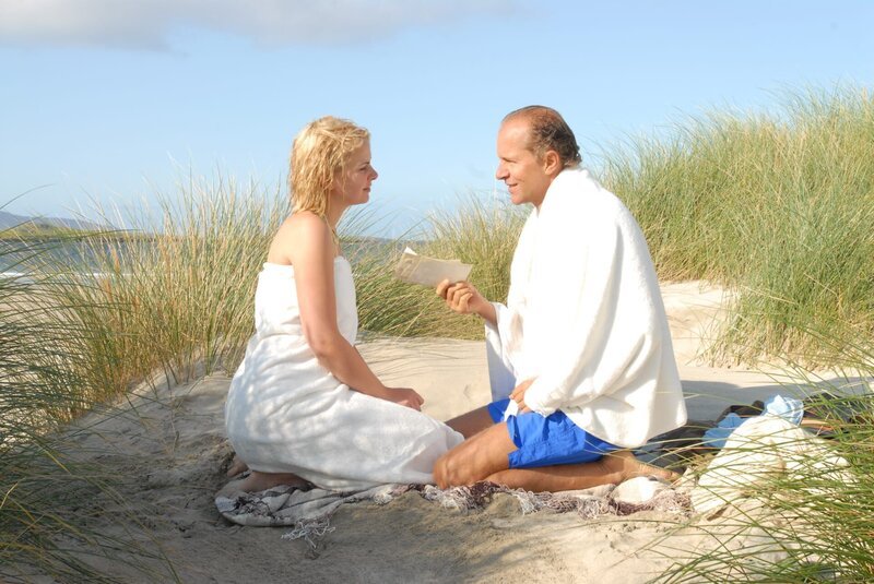 Von links nach rechts: Kate O’Hara (Denise Zich) und Nicholas MacDowell (Jochen Horst). – Bild: ZDF und Jon Ailes