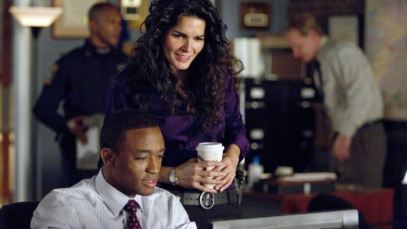 Det. Barry Frost (Lee Thompson Young) und Det. Jane Rizzoli (Angie Harmon) ermitteln gegen einen Serienmörder. – Bild: RTL /​ Warner Bros