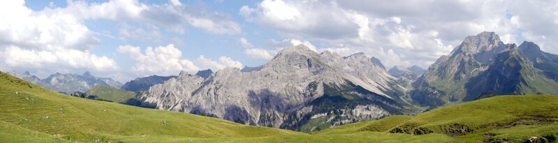 Panorama der oberen Partnom Alpe. – Bild: ORF/​Anton Wieser