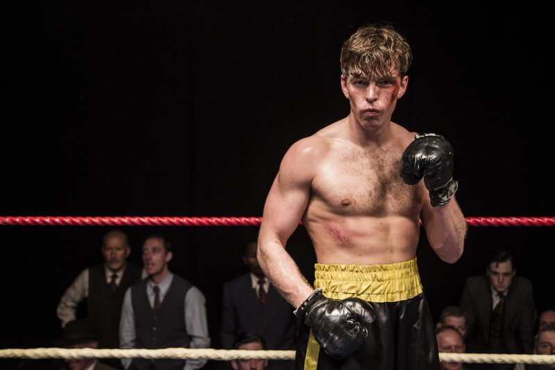 Jeb Cornish (Chris Gordon) hat eine vielversprechende Karriere als Boxer vor sich, doch nun wird er des Mordes verdächtigt. Setzte er wirklich seine Zukunft aufs Spiel indem er jemanden tötete? – Bild: ZDF/​Gary Moyes