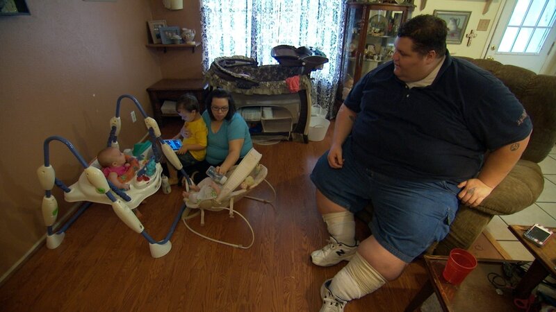 Doug spends time with his wife, Ashley, and his kids. – Bild: TLC /​ Photobank: 34456_ep505_001 /​ Discovery Communications