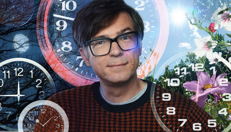Die meisten Deutschen wollen sie nicht – die Zeitumstellung. Viele haben danach sogar gesundheitliche oder psychische Probleme. Warum eigentlich? Sie erzeugt eine Art Mini-Jetlag, sagen Wissenschaftler. Und das ist nicht gut für unsere Körper. Was bedeutet das genau? Wie hängen äußere Zeitgeber und innere Uhr zusammen? Und warum drehen wir eigentlich immer noch zweimal im Jahr an der Uhr? Schließlich wurde doch schon im März 2019 entschieden, die Zeitumstellung abzuschaffen. – Die Sendung moderiert Ralph Caspers. – Bild: WDR/​Annika Fußwinkel/​dpa/​Uwe Zucchi/​imageBROKER/​newspixx vario images/​mauritius/​picture alliance/​MEV/​picture-alliance/​ZB