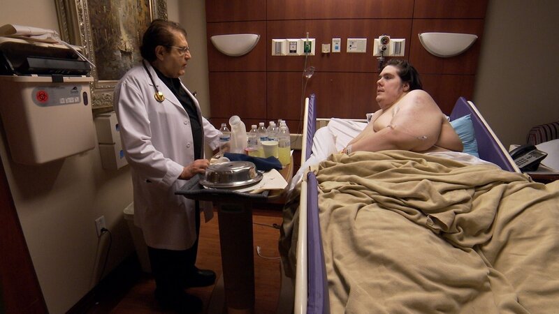 Dr.Now visits with Steven to discuss his weight issues. – Bild: TLC /​ Photobank 34456_ep513_009 /​ Discovery Communications
