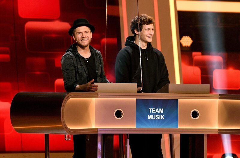 Die Kandidaten des Teams „Musik“: Johannes Oerding (l.) und Wincent Weiss (r.). – Bild: ARD/​Uwe Ernst