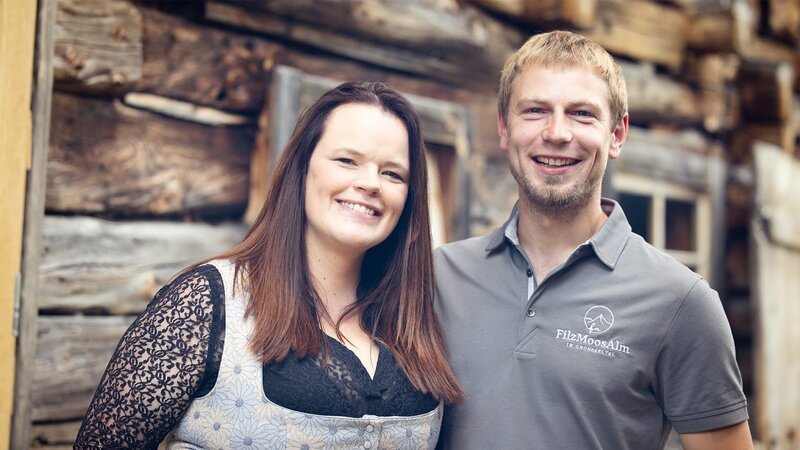 Manfred und Bettina Huber, Wirte der Filzmoosalm – Bild: Red Bull Media House/​ServusTV