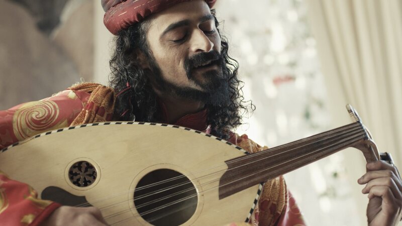 Musiker Ziryab mit Laute. 822 kommt er aus Bagdad über Nordafrika nach Spanien. – Bild: ZDF/​Martin Christ