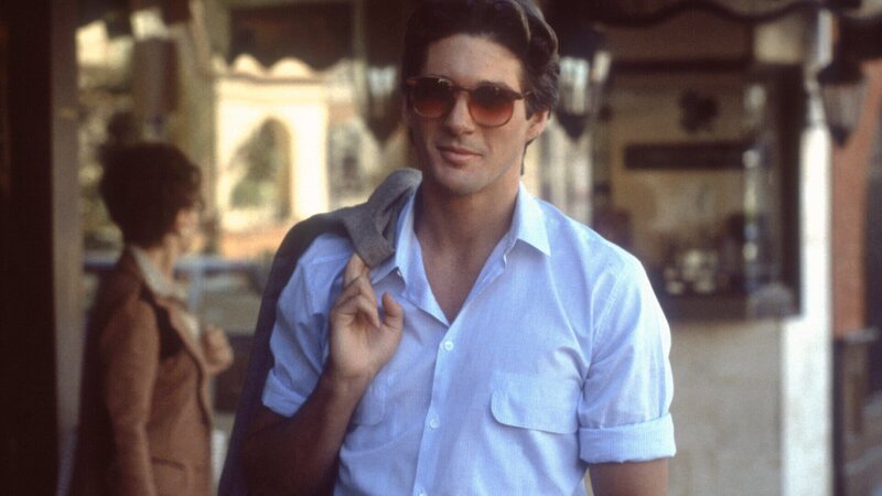 Der Edel-Callboy Julian Kaye (Richard Gere) pflegt einen gehobenen Lebensstil. – Bild: ZDF und Sony Der Edel-Callboy Julian Kaye (Richard Gere) pflegt einen gehobenen Lebensstil. – Bild: ZDF und Sony