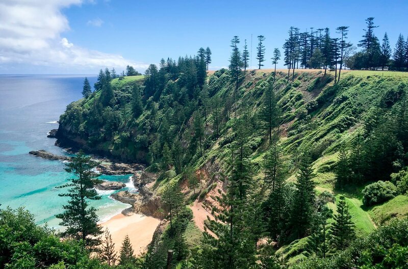 Bucht auf der Norfolkinsel in Australien. – Bild: BR/​Farah M’haimdat/​Bewegte Zeiten GmbH