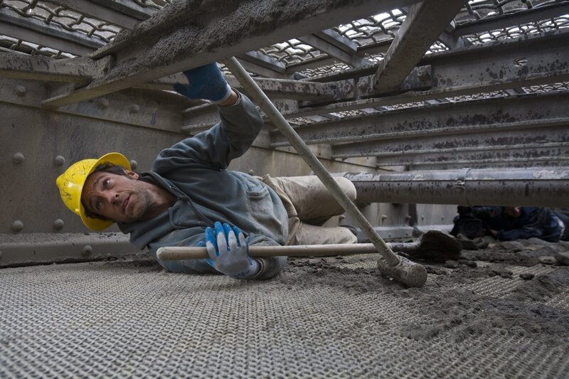 USA, Washington, Monroe, Host Mike Rowe during Dirty Jobs shoot at Five Mile Quarry – Bild: Discovery Channel