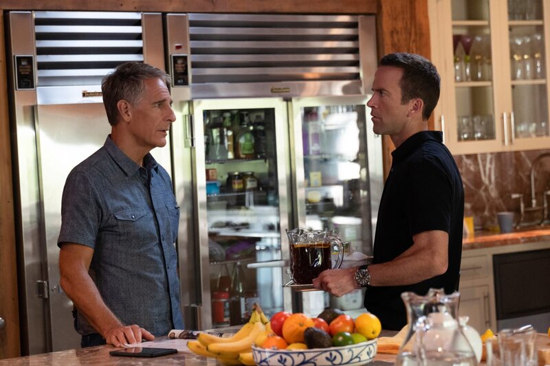 Dwayne Pride (Scott Bakula, l.); Christopher LaSalle (Lucas Black, r.) – Bild: 2019 CBS Broadcasting, Inc. All Rights Reserved. /​ Sam Lothridge Lizenzbild frei