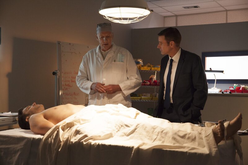 Detective J.D. Walker (David Schifter, r.) – Bild: Jupiter Entertainment, 2018 Lizenzbild frei