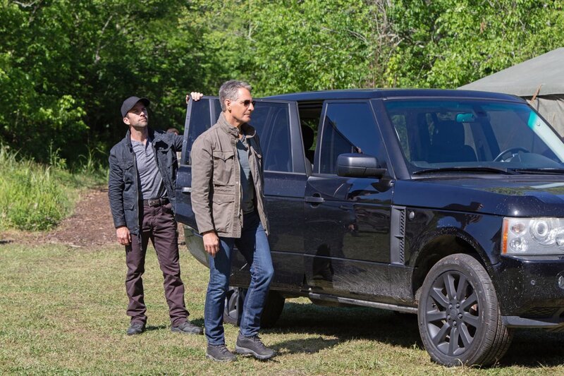 Special Agent Christopher LaSalle (Lucas Black, l.); Special Agent Dwayne Pride (Scott Bakula, r.) – Bild: 2018 CBS Broadcasting Inc. All Rights Reserved. /​ Sam Lothridge Lizenzbild frei