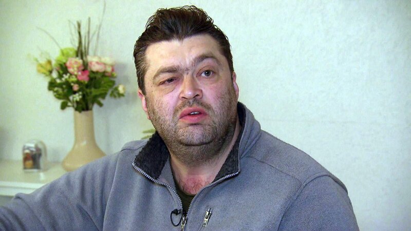 Vater Reinhold (40) steht vor dem Ruin: Sein Familienbetrieb aus der Pfalz wirft zu wenig Gewinn ab.Vater Reinhold (40) steht vor dem Ruin: Sein Familienbetrieb aus der Pfalz wirft zu wenig Gewinn ab. – Bild: RTL II