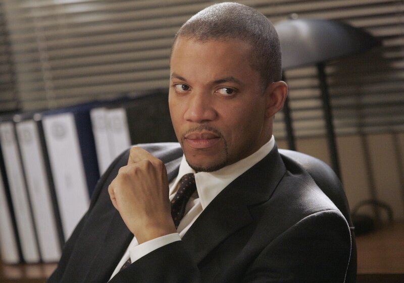 Gemeinsam mit dem BAU-Team, versucht Agent James Sheridan (Christopher B. Duncan) die Serienkiller zu fassen … – Bild: Touchstone Television /​ Vivian Zink