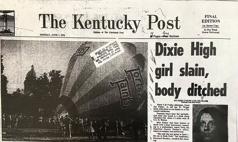 Zeitungsartikel aus 1976. – Bild: Peninsula Television 2023 /​ Crime + Investigation