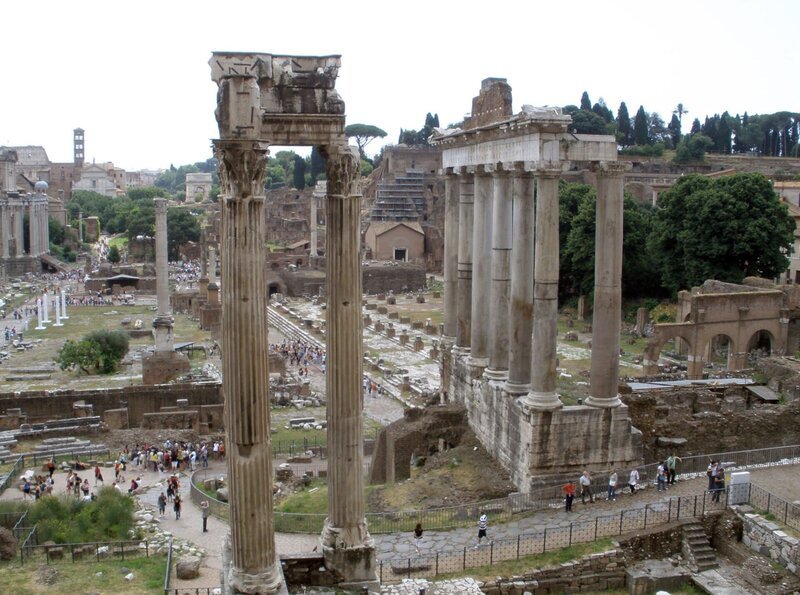 PHOENIX ROM – MARMOR, MACHT UND MÄRTYRER, TEIL 1, „Vom Hüttendorf zur Metropole“, am Samstag (26.07.14) um 14:15 Uhr. Das Forum Romanum. – Bild: PHOENIX/​BR/​Elli G. Kriesch