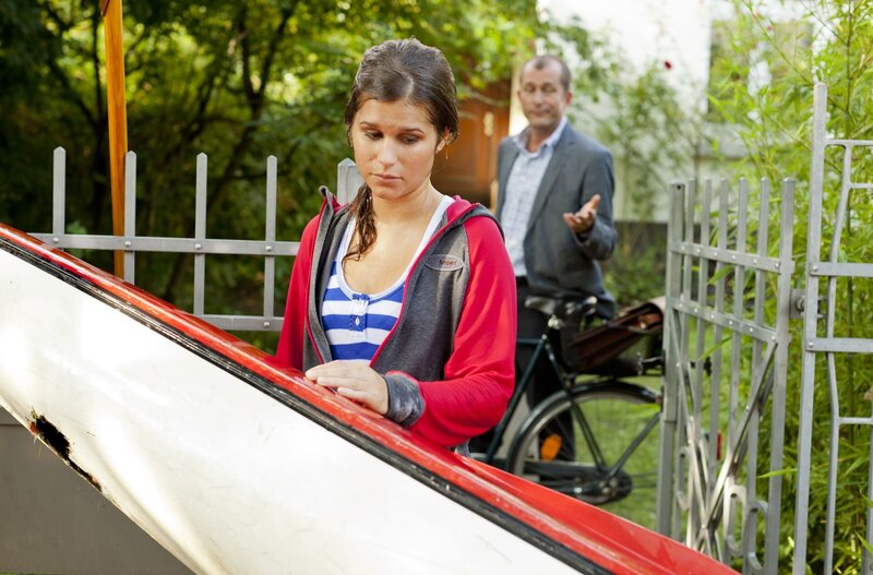 Nadine Wagenführ (Cristina do Rego, l.); Klaus Wagenführ (Martin Lindow, r.) – Bild: Westdeutscher Rundfunk /​ EIKON West GmbH /​ Frank Dicks