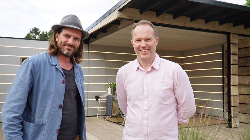 William Hardie(l.) – Bild: RTL /​ © PLUM PICTURES LIMITED MMXVIII