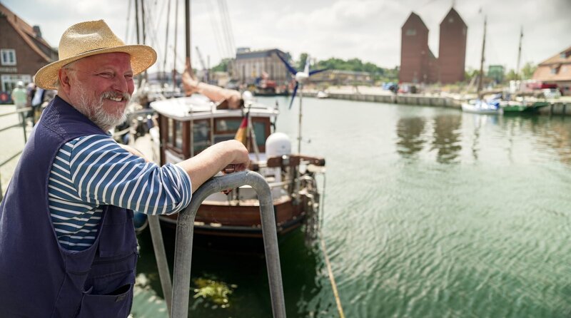 Moinsen! Ich bin Axel Prahl – Bild: NDR/​WDR/​Dokfilm/​Jan Urbanski