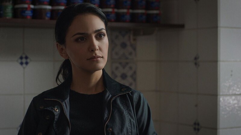 Clare Quayle (Nazanin Boniadi) – Bild: MRC II Distribution Company L.P.