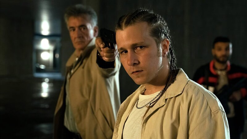 Corbalán (Francis Lorenzo, l.) und Sebas (Emilio Palacios, m.) – Bild: AXN Black