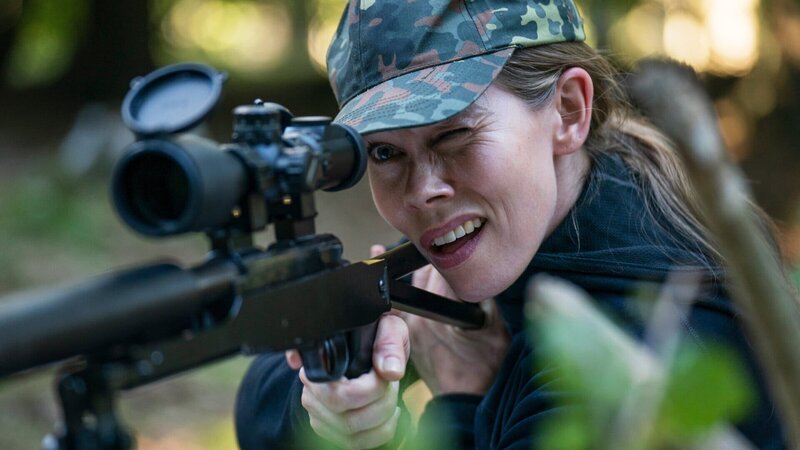 Kajsa (Birgitte Hjort Sørensen) ist eine begeisterte und mehrfach preisgekrönte Schützin. – Bild: ZDF und Mike Kollöffel