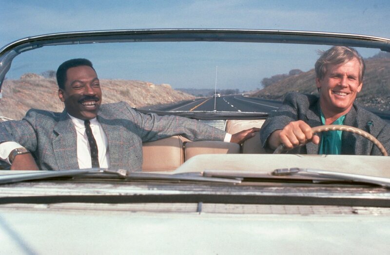 Reggie Hammond (Eddie Murphy,l.) sitzt noch genau einen Tag im Knast, schon steht sein Leben auf dem Spiel: Der brutale Drogenchef The Iceman nämlich will seinen Tod. Das weiß der Cop Jack Cates (Nick Nolte,r.), seit Jahren hinter Iceman her. Cates weiß auch, dass er ohne Hammond selbst bald eingebuchtet wird. Deshalb braucht er, ob er will oder nicht, wieder einmal Hammonds Hilfe. – Bild: Paramount Pictures Reggie Hammond (Eddie Murphy,l.) sitzt noch genau einen Tag im Knast, schon steht sein Leben auf dem Spiel: Der brutale Drogenchef The Iceman nämlich will seinen Tod. Das weiß der Cop Jack Cates (Nick Nolte,r.), seit Jahren hinter Iceman her. Cates weiß auch, dass er ohne Hammond selbst bald eingebuchtet wird. Deshalb braucht er, ob er will oder nicht, wieder einmal Hammonds Hilfe. – Bild: Paramount Pictures