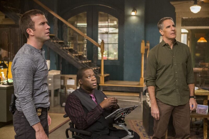L-R: Christopher LaSalle (Lucas Black), Patton Plame (Daryl Mitchell), und Dwayne Pride (Scott Bakula) – Bild: CBS Broadcasting Inc.